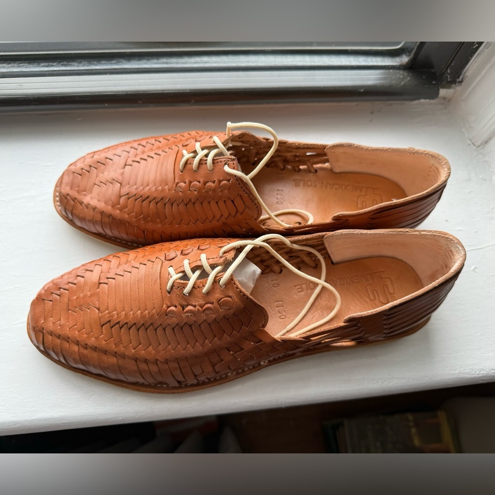 Men’s woven sandals with laces